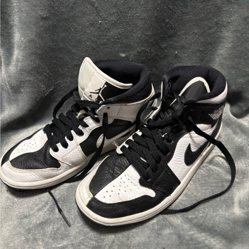 Nike Air Jordan’s high top black & white sneakers size 6/EU 36.5